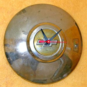 "1940&#39;s Chevy Bowtie Hubcap Wall Clock"